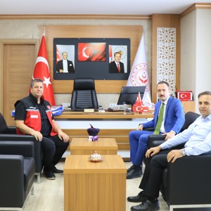 Erzincan Cumhuriyet Başsavcısı Sayın Ali Öztürk ve İdari işleri Müdürü Sayın Mustafa Kayan İl Müdürümüz Sayın Serdar Demirci’yi ziyaret etti. - fotoğraf 1