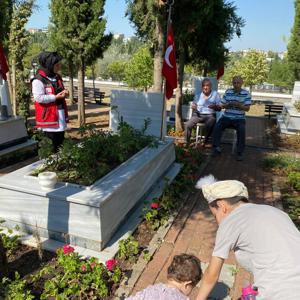 Devlet ve Millet İçin Canını Feda Eden Kahramanlarımızı Kabirleri Başında Andık - fotoğraf 2
