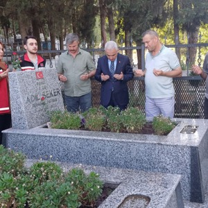 Devlet ve Millet İçin Canını Feda Eden Kahramanlarımızı Kabirleri Başında Andık - fotoğraf 1