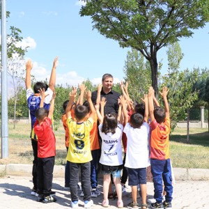 İl Müdürümüz Serdar Demirci’den Biricik Yavrularımıza Forma Hediyesi. - fotoğraf 6