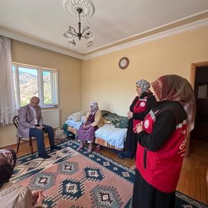 "Ayşe Zengin Teyzemize Aile ve Sosyal Hizmetler İl Müdürlüğü'müzden Destek Ziyareti" - fotoğraf 1