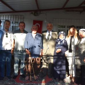 Sayın Valimiz Mehmet MAKAS ve İl Müdürümüz Sayın Çiğdem AÇIKYILDIZ KAZEL, kahraman Şehidimizin ailesine ziyarette bulundular. - fotoğraf 1
