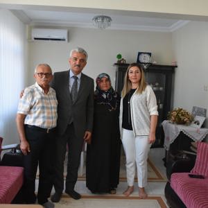 Sayın Valimiz Mehmet MAKAS ve İl Müdürümüz Sayın Çiğdem AÇIKYILDIZ KAZEL, kahraman Şehidimizin ailesine ziyarette bulundular. - fotoğraf 1