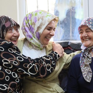 Minister of Family and Social Services Mahinur Özdemir Göktaş paid a visit to the nursing homes in Aydın. - fotoğraf 1