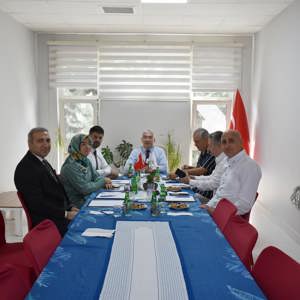 Yaşlı Bakım Hizmetlerinin Kalitesinin Artırılması ve Merkezlerin İşleyişi Hakkında Toplantı Gerçekleştirildi - fotoğraf 1