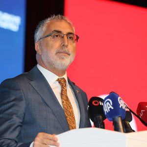 Çalışma ve Sosyal Güvenlik Bakanı Sayın Vedat IŞIKHAN'ın Katılımıyla "Milli Müdafaadan Milli Kalkınmaya Türkiye Yüzyılı’nın Kadınları Yüzyılın Kadın İstihdamı İş-Pozitif Tanıtım Programı” İlimizde Gerçekleşti - fotoğraf 1