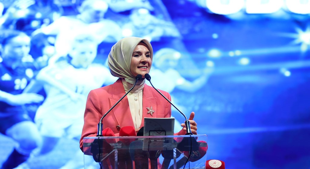 Aile ve Sosyal Hizmetler Bakanımız Göktaş "Kristal Ayaklar Ödül Töreni"nde Konuştu.