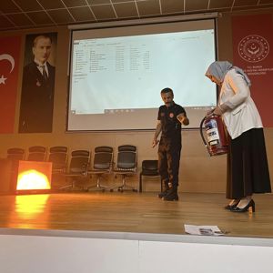 Bursa İtfaiyesi'nden İl Müdürlüğümüze Yangın Söndürme ve Tahliye Eğitimi - fotoğraf 1