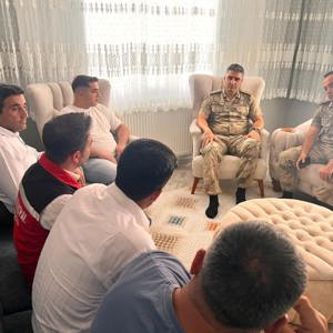 2016 yılında şehit edilen korucu Tarık AYDEMİR ve korucu İdris DEMİR’in kabirlerini, şehadetlerinin 8. sene-i devriyesinde ziyaret  - fotoğraf 2