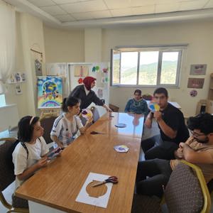 Bingöl Gündüz Bakım, Rehabilitasyon ve Aile Danışma Merkezimizde hizmet gören engelli bireylerimiz ile birlikte açılan kurslarımızda çeşitli etkinlikler yapılarak eğlenceli vakit geçirdiler. - fotoğraf 1