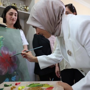 Bakanımız Mahinur Özdemir Göktaş Hakkari'de Aile Destek Merkezi'ni Ziyaret Etti - fotoğraf 4