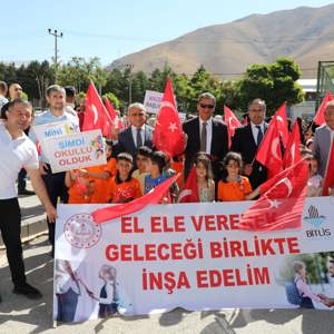  Uyum Haftası Yürüyüşü - fotoğraf 1