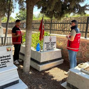 Şehitlerimizi Kabirlerinde Rahmetle Yâd Ettik - fotoğraf 1