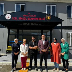 İl Müdürümüz Abdulbari AKSOY tarafından Özel Bingöl Bakım Merkezinden hizmet alan özel bireylerimizİ ziyaret etti. - fotoğraf 1