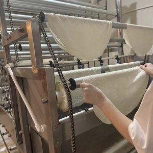 İlimize katma değer sağlayan, kadın istihdamını artırmak amacıyla faaliyet gösteren AG Kadın Girişim Üretim ve İşletme Kooperatifi Şube Müdürümüz ve Kadın Birimimiz tarafından ziyaret edilmiştir.  - fotoğraf 3