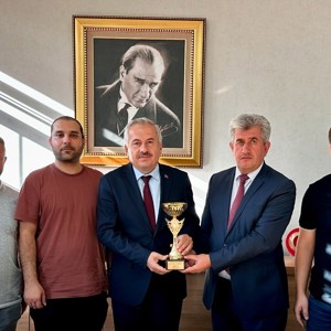 Güldal Akşit Huzurevi Müdürlüğümüz Masa Tenisi Turnuvasından Kupayla Döndüler - fotoğraf 1