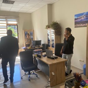 Hizmet kalitesinin artırılması ile yapılan çalışmaların yerinde denetlenmesi ve incelenmesi amacıyla İl Müdürümüz Abdulbari AKSOY tarafından Genç Sosyal Hizmet Merkezi ziyaret edilmiş Kuruluş çalışmaları hakkında bilgi alınmıştır.  - fotoğraf 2