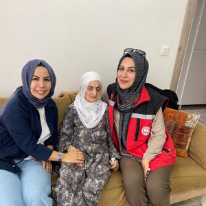 1994 yılında şehit olan Şehidimiz Hüseyin GÜNDOĞDU’ nun kıymetli eşi 91 yaşındaki asırlık Çınar Rabia Teyzemizi ziyaret ederek hem tecrübelerinden hem dualarından istifade ettik.  Şehidimizin ruhu şad makamı âli olsun  - fotoğraf 1
