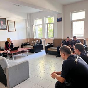 İSKİLİP SOSYAL HİZMET MERKEZİN DE AİLE İÇİ İLETİŞİMİN TEMEL UNSURLARI EĞİTİMİ - fotoğraf 1