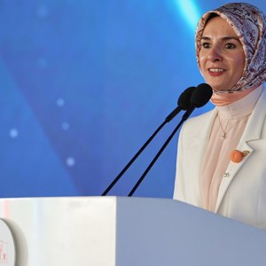Emine Erdoğan Hanımefendi ve Bakanımız Mahinur Özdemir Göktaş Koruyucu Aileler ile Şenlikte Buluştu - fotoğraf 3