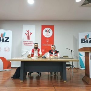 Ayrılma Problemi, Sorumluluklar, Aşırı Korumacılık, Rutin Oluşturma ve Akran Zorbalığı konularında Merkez Sosyal Hizmet Merkezinde görev yapan personeller tarafından eğitim verilmiştir. - fotoğraf 1
