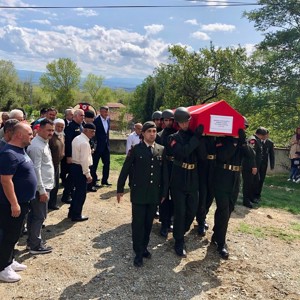 Kıbrıs Gazimiz Abdullah Yılmazoğlu Askeri Törenle Ebediyete Uğurlandı - fotoğraf 4