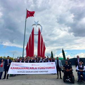 Kahramanlarımızla Birlikte Türkiye Yüzyılı'nda Emin Adımlarla Yürüyoruz - fotoğraf 4