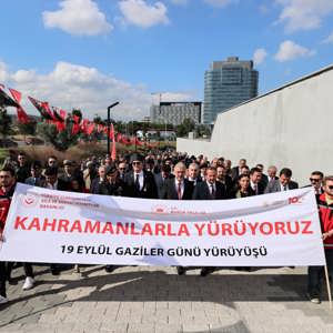 Kahramanlarımızla Birlikte Türkiye Yüzyılı'nda Emin Adımlarla Yürüyoruz - fotoğraf 1