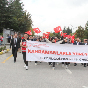 KAHRAMANLARLA YÜRÜYORUZ - fotoğraf 1