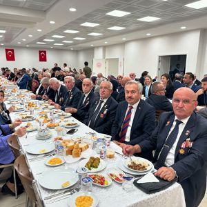 Aziz Şehitlerimizin Kıymetli Aileleri Ve Kahraman Gazilerimiz Onuruna Yemek Programı Düzenlendi - fotoğraf 7