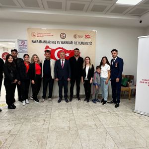 Aziz Şehitlerimizin Kıymetli Aileleri Ve Kahraman Gazilerimiz Onuruna Yemek Programı Düzenlendi - fotoğraf 15