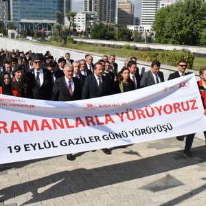 Kahramanlarımızla Birlikte Türkiye Yüzyılı'nda Emin Adımlarla Yürüyoruz - fotoğraf 2