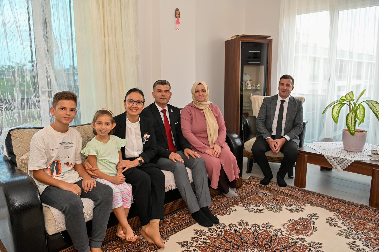 19 Eylul Gaziler Gunu munasebetiyle Valimiz Sn. Dr. Hulya KAYA, Il Mudurumuz Arif LACIN Kahraman Gazilerimiz ve onlarin kiymetli ailelerini ziyaret etti.