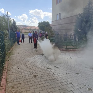 Müdürlüğümüz ve bağlı kuruluşlarımızda görev yapan personellerimize "Afet ve Acil Durum Eğitim ve Tatbikatları" konulu eğitimler gerçekleştirildi. - fotoğraf 7