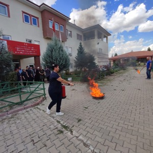 Müdürlüğümüz ve bağlı kuruluşlarımızda görev yapan personellerimize "Afet ve Acil Durum Eğitim ve Tatbikatları" konulu eğitimler gerçekleştirildi. - fotoğraf 8