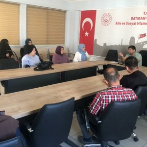 Bakanlığımızın hizmet modellerinden faydalanan ailelere "Medya Okuryazarlığı" konusunda eğitim verildi. - fotoğraf 1