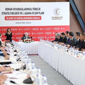 Bakan Göktaş Roman Vatandaşlara Yönelik Strateji Belgesi ve 1. Aşama Eylem Planı İzleme ve Değerlendirme Kurulu Toplantısı’na Katıldı - fotoğraf 3