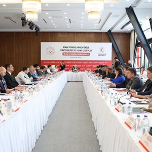 Bakan Göktaş Roman Vatandaşlara Yönelik Strateji Belgesi ve 1. Aşama Eylem Planı İzleme ve Değerlendirme Kurulu Toplantısı’na Katıldı - fotoğraf 6