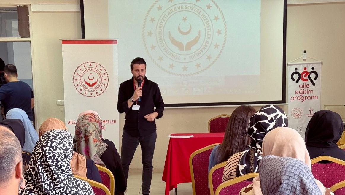 Toki Dumlupınar Ortaokulu velilerine yönelik okulun talebine istinaden "Tek Ebeveynli Aileler" eğitimi v