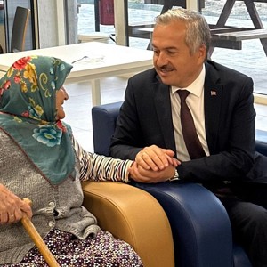 1 Ekim Dünya Yaşlılar Gününde Güldal Akşit Huzurevimize Ziyaret - fotoğraf 1
