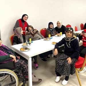Genç Kızılay Ekibinden Kıymetli Büyüklerimize Dünya Yaşlılar Günü Ziyareti - fotoğraf 4
