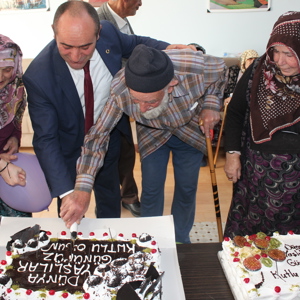Dünya Yaşlılar Haftası Memnune Evsen Huzurevinde Yapılan Etkinliklerle Kutlandı - fotoğraf 3