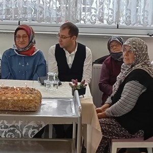 Tosya Kaymakamı Uğur Ünsal'dan Tosya Huzurevimize Dünya Yaşlılar Günü Ziyareti - fotoğraf 4
