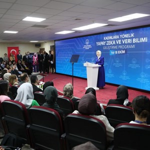 Aile ve Sosyal Hizmetler Bakanımız Göktaş, Kadınlara Yönelik Yapay Zeka ve Veri Bilimi Geliştirme Programı'nda konuştu - fotoğraf 2