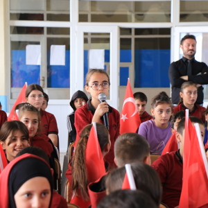 Kahraman Gazilerimiz ve Şehit Yakınlarımız Vatan Ve Kahramanlık Buluşmaları Etkinliklerinde Geleceğimizin Teminatı Gençlerimizle bir Araya Gelmeye Devam Ediyor  - fotoğraf 3