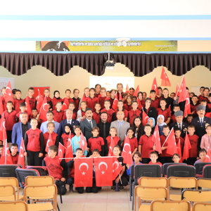 Kahraman Gazilerimiz ve Şehit Yakınlarımız Vatan Ve Kahramanlık Buluşmaları Etkinliklerinde Geleceğimizin Teminatı Gençlerimizle bir Araya Gelmeye Devam Ediyor  - fotoğraf 4