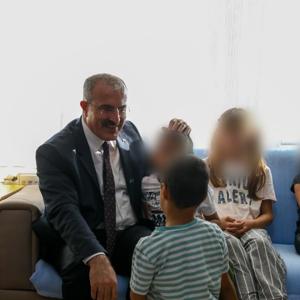 Valimiz Sayın Doç. Dr. Ömer TORAMAN ve Eşi Hanımefendi Neşe TORAMAN Huzurevimizi ve Çocuk Evlerini ziyaret etti.  - fotoğraf 3