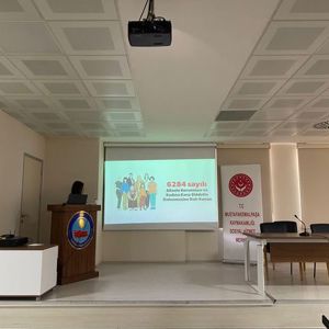 Kadına Yönelik Şiddetle Mücadelede Bilinçlenme: ŞÖNİM Hizmetleri ve Başvuru Yolları Anlatıldı - fotoğraf 2