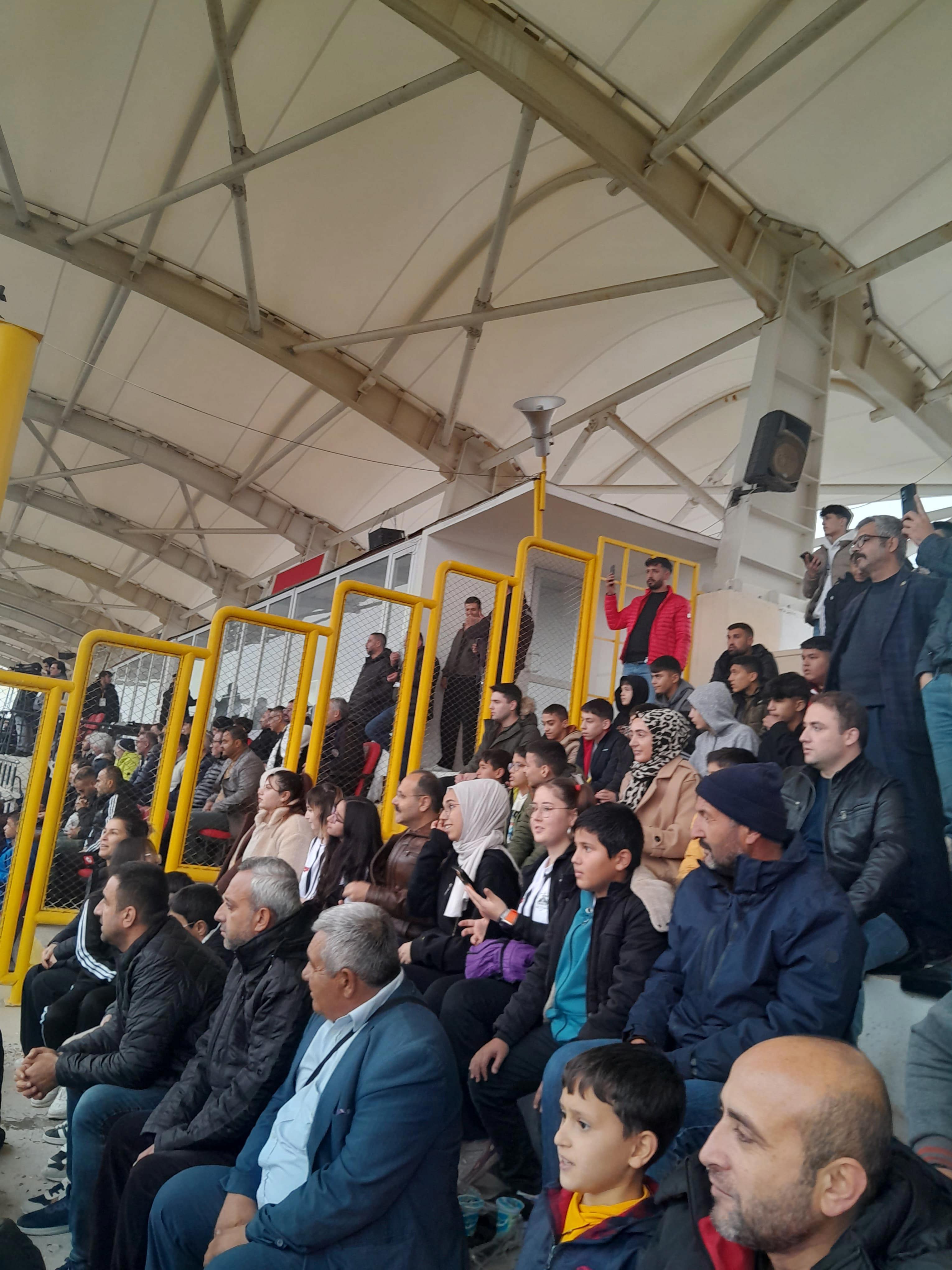 BİZİM ÇOCUKLARLA TRİBÜNDE FUTBOL MAÇI HEYECANI YAŞADIK! - fotoğraf 4
