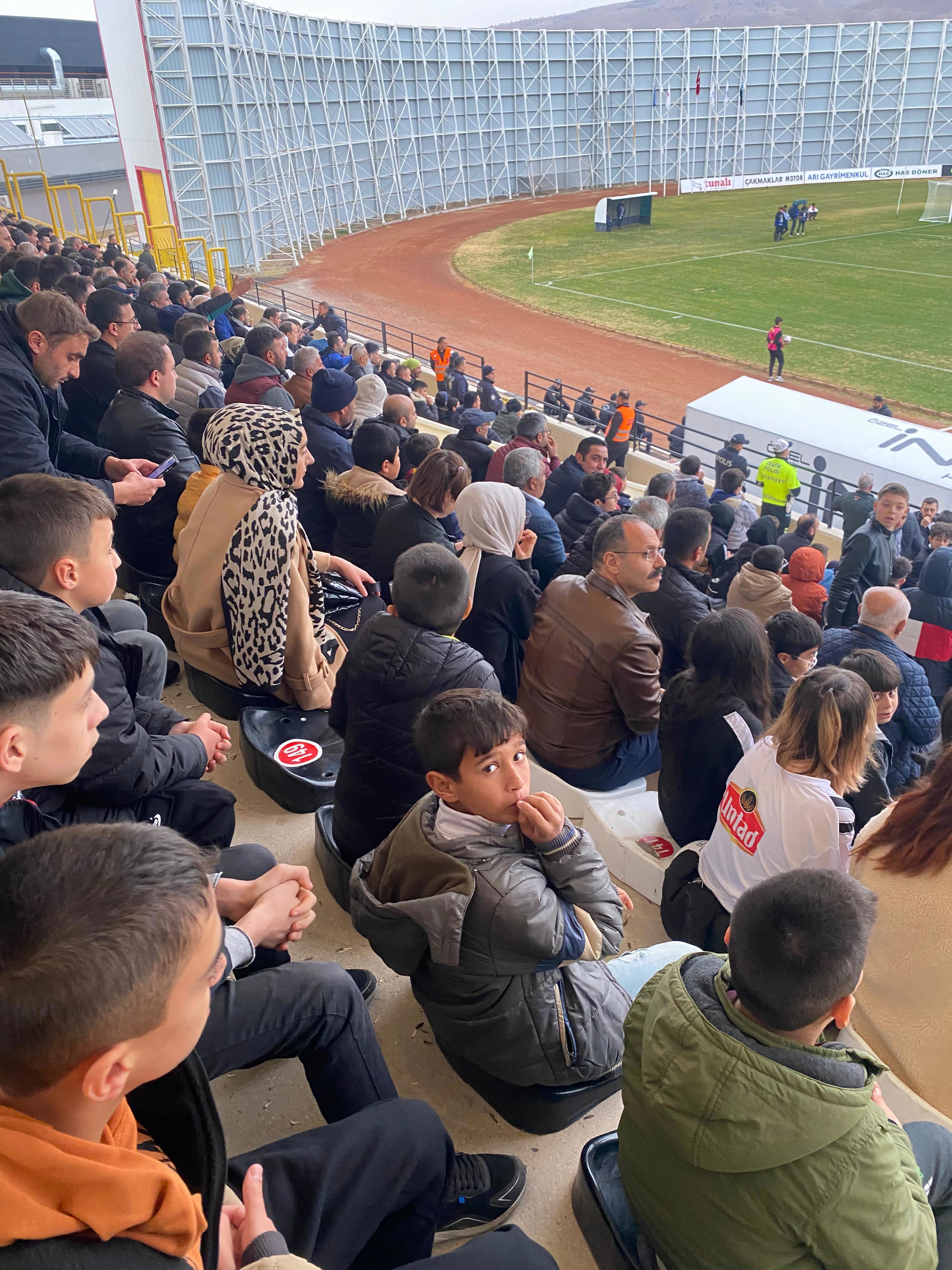 BİZİM ÇOCUKLARLA TRİBÜNDE FUTBOL MAÇI HEYECANI YAŞADIK! - fotoğraf 5